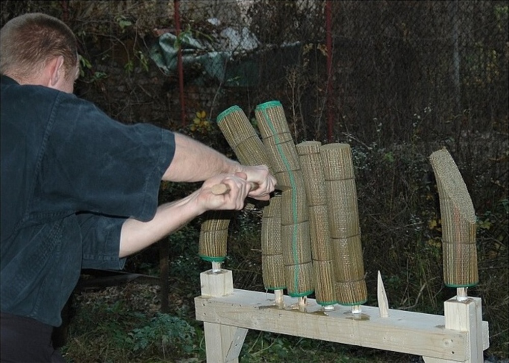 Pavel Bolf provádí tameshigiri