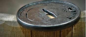 Pavel Bolf - Tachi v uchigatana koshirae, Kamakura Ichimonji styl, Tsuba