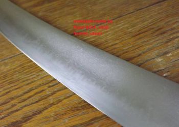 Čepel wakizashi s choji hamon a bo-utsuri