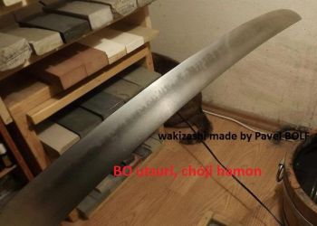 Čepel wakizashi s choji hamon a bo-utsuri