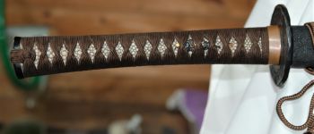 Pavel Bolf - Katana ve stylu období Nambokucho. Tsuba.