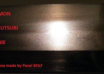 Čepel katana s výrazným bo utsuri a ji nie. částice nie jsou hustě rozsety v celé ploše čepele