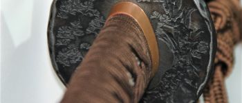 Pavel Bolf - Katana ve stylu období Nambokucho. tsuba.