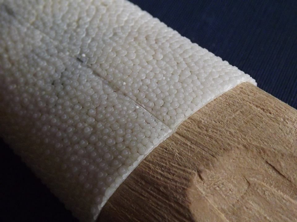 Single wrapping of samegawa around tsuka wood